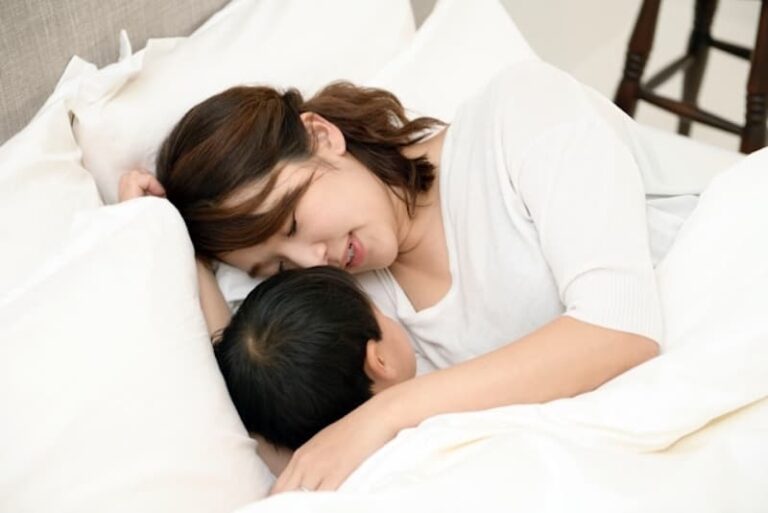 母のおっぱいをさわりながら寝るのはいつまで？