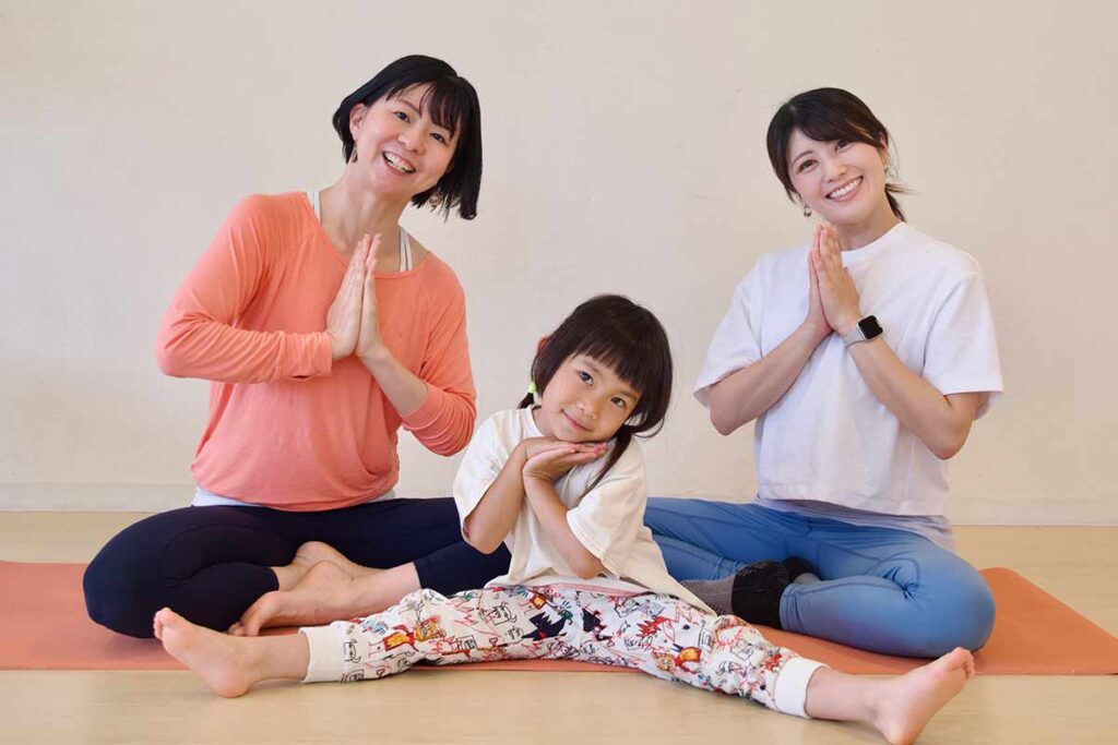 親子 ヨガ なぎさ