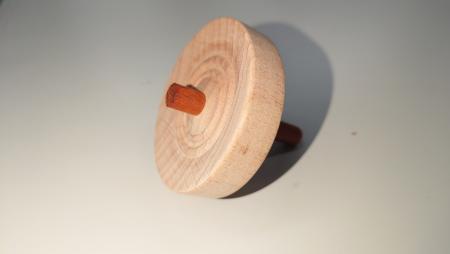 親子でコマ回し
コマ回し　やり方
親子で遊ぶ
共通体験
手先が器用になる
集中力
木ゴマ